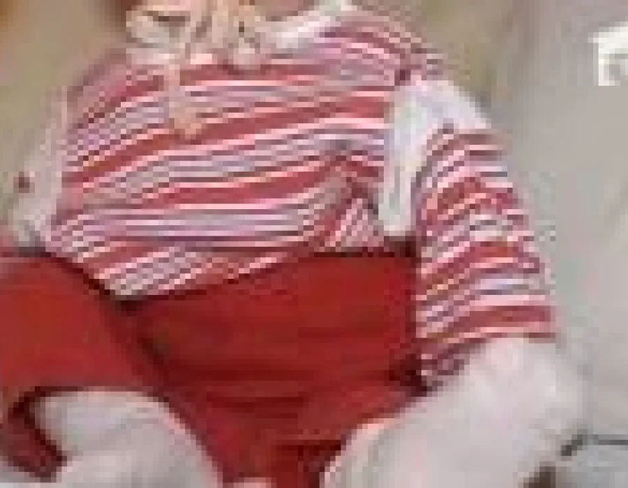 Foto Fetiţa care nu creşte. La naştere, mama i-a oferit în dar sărăcia şi suferinţa