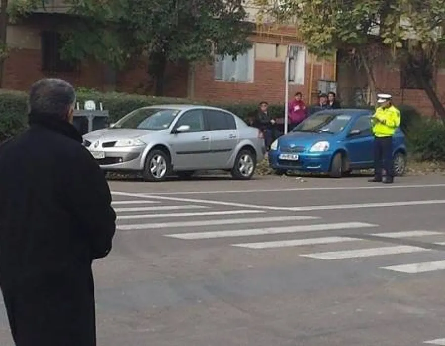 Foto Accident grav la Târgu Jiu. O femeie a fost rănită după ce o maşină a dat peste ea pe trecerea de pietoni