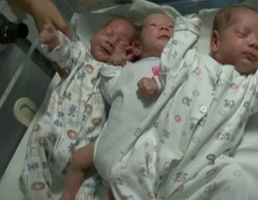 Foto Cererile de adoptie pentru tripletele abandonate la maternitate se inmultesc. Ce vrea mama de la viitorii parinti ai fetelor