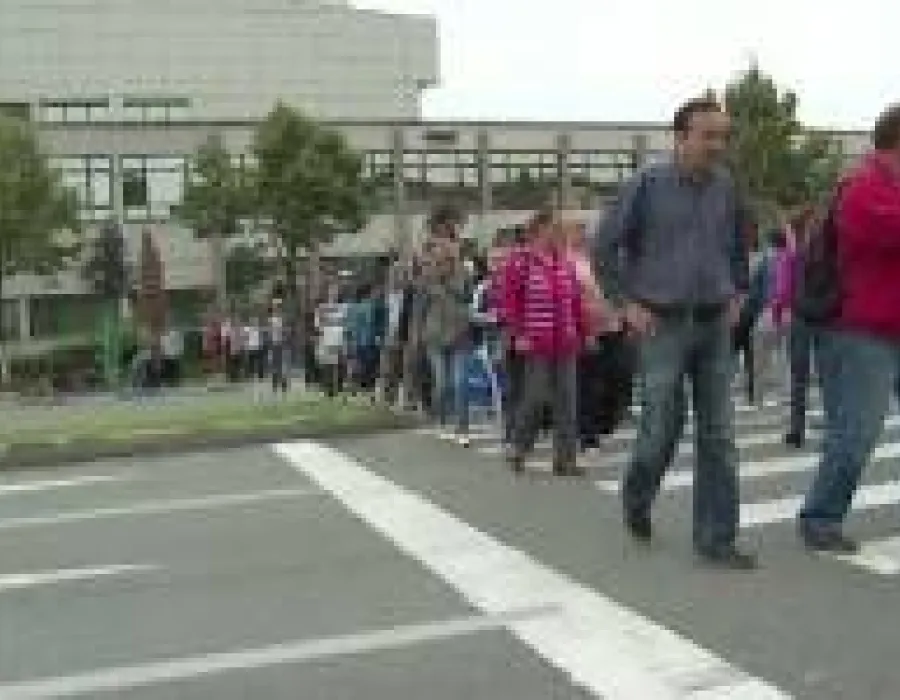 Foto Protestul care a blocat circulatia pe DN67. Ce au facut angajatii de la Regia Autonoma de Activitati Nucleare