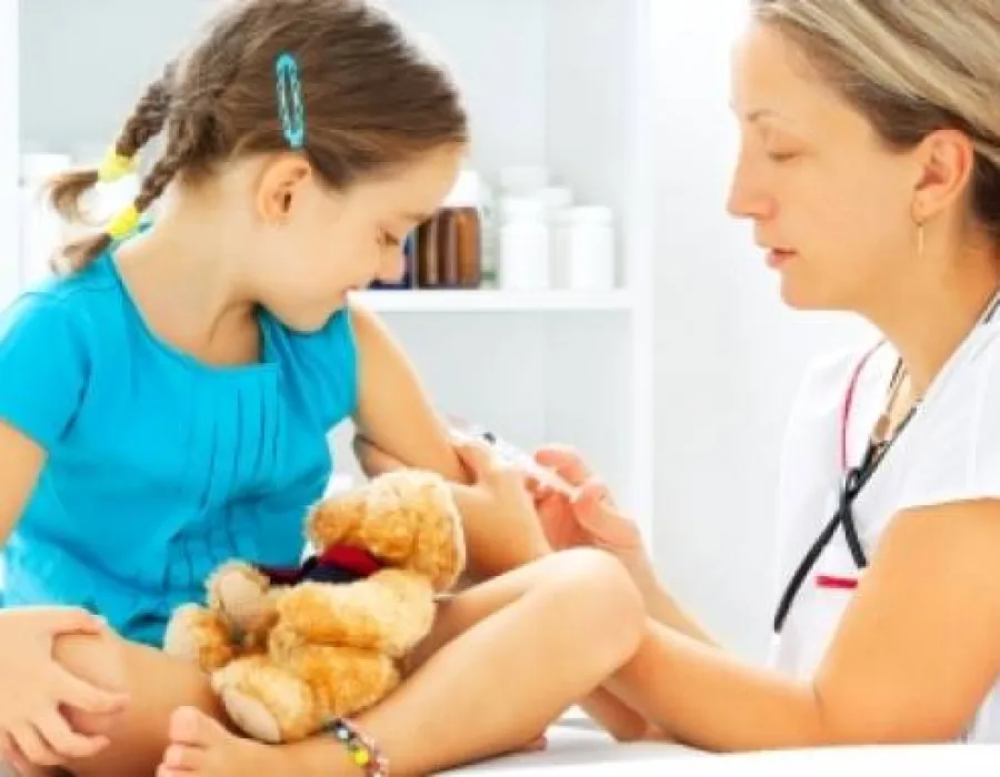 Foto Vaccinuri OBLIGATORII pentru înscrierea copilului la grădiniţă şi şcoală. Care sunt amenzile