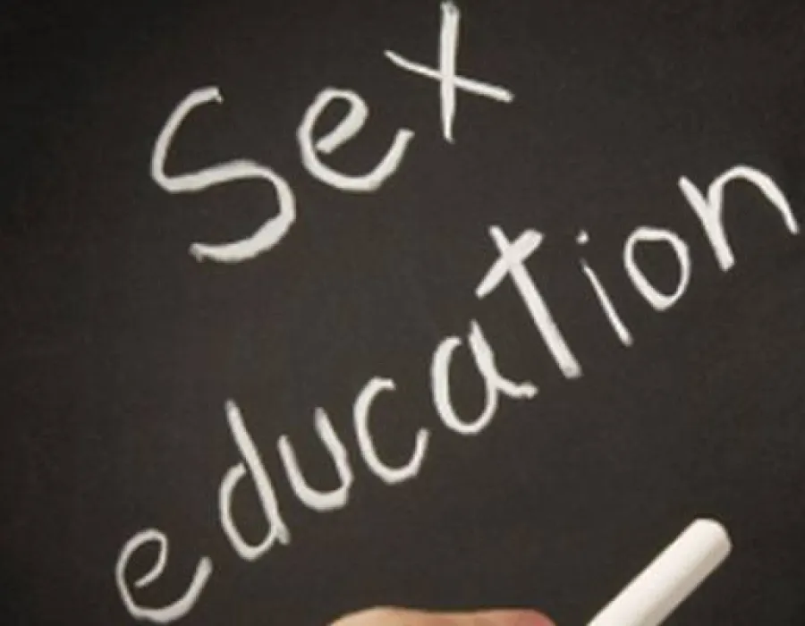 Foto Apel de urgenţă pentru introducerea EDUCAŢIEI SEXUALE ÎN ŞCOLI. Sute de eleve nasc până în vârsta de 15 ani