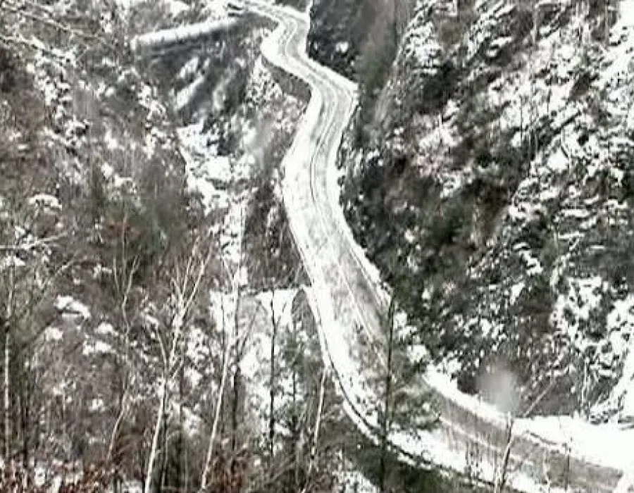 Foto VIDEO  / FRIG şi NINSOARE în România, la sfârşitul lunii septembrie. La munte s-a depus STRAT de ZĂPADĂ