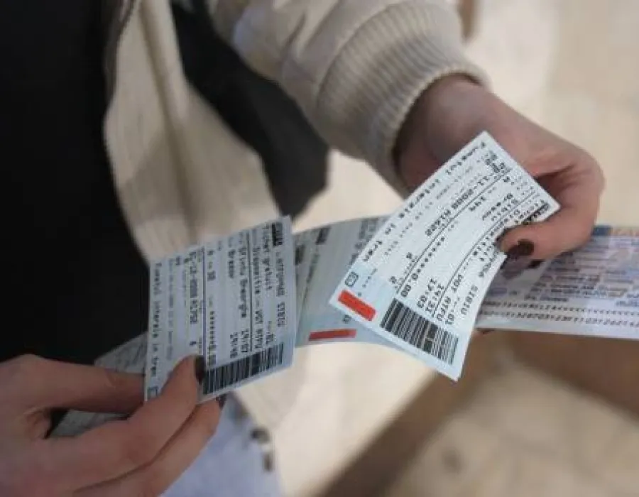 Foto Elevii şi studenţii au reduceri la călătoriile cu trenul. Noile tarife la bilete şi abonamente