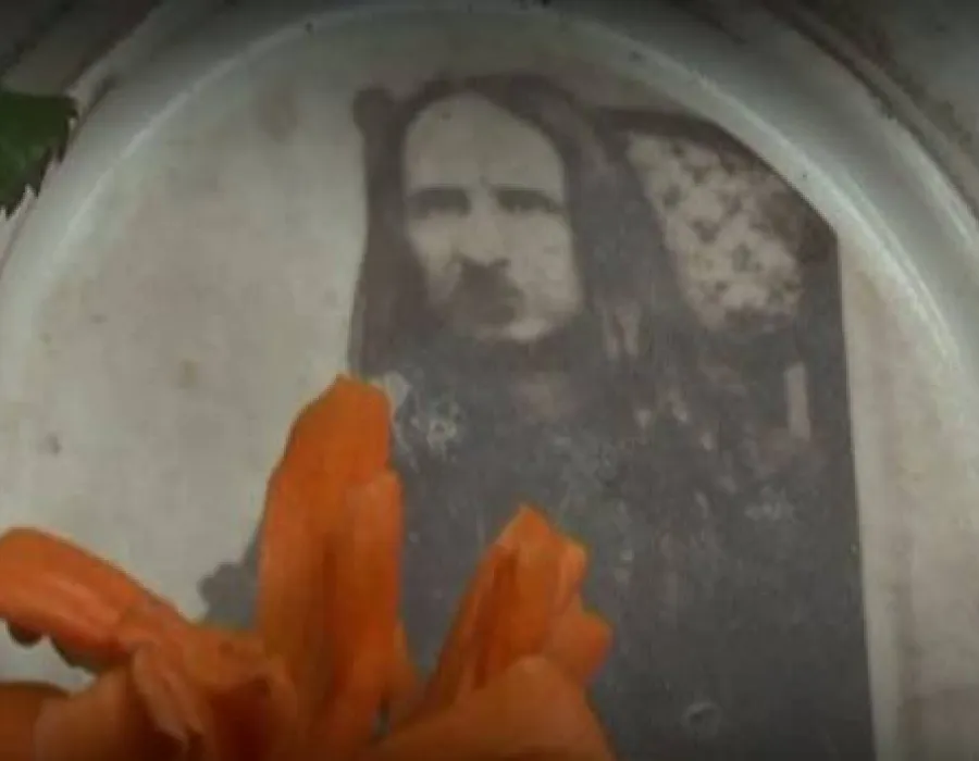 Foto VIDEO / MISTER. Rămăşiţele unui călugăr din Mehedinţi au dispărut din mormânt