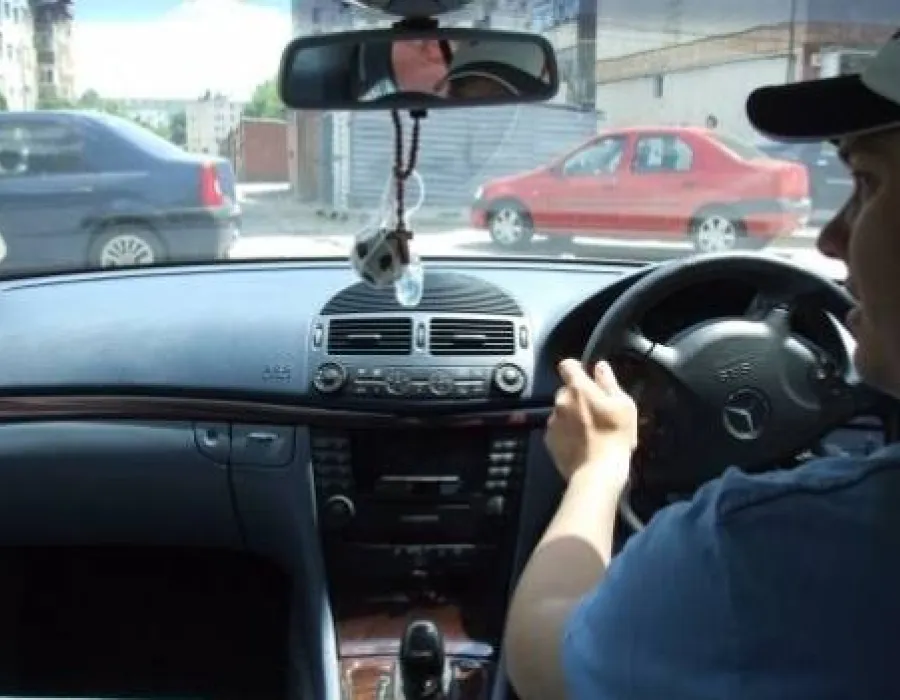 Foto Cum poţi să înmatriculezi o maşină cu volanul pe partea dreaptă. Care sunt condiţiile şi cât costă