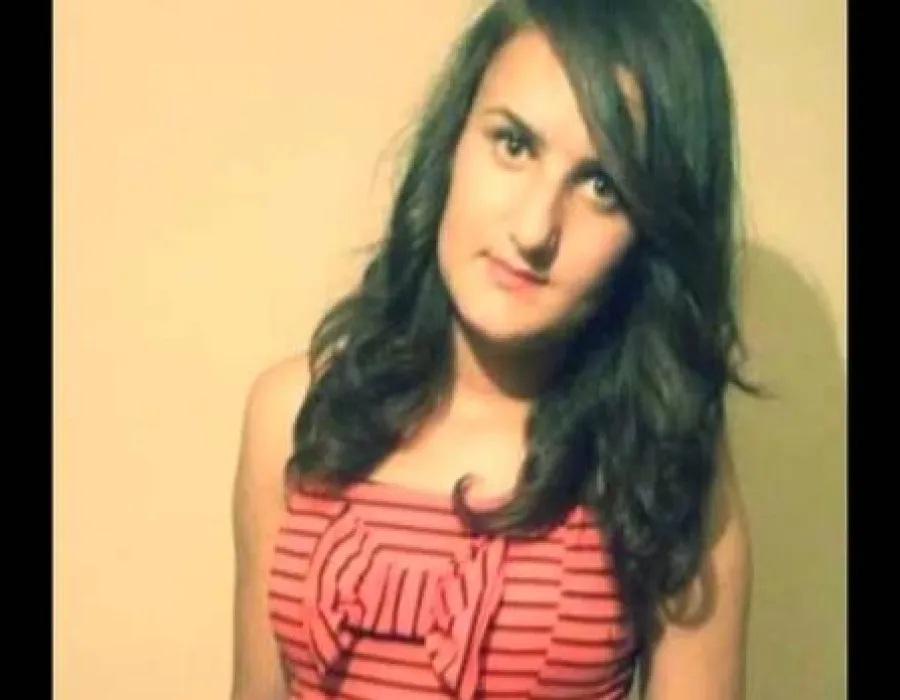 Foto Ancheta în cazul elevei descoperite MOARTĂ ÎN PARC bate pasul pe loc, părinţii sunt disperaţi