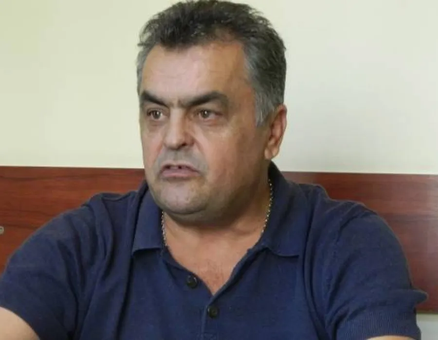 Foto Se întâmplă într-un sat din Vâlcea: Primarul care face ziua ce VISEAZĂ noaptea