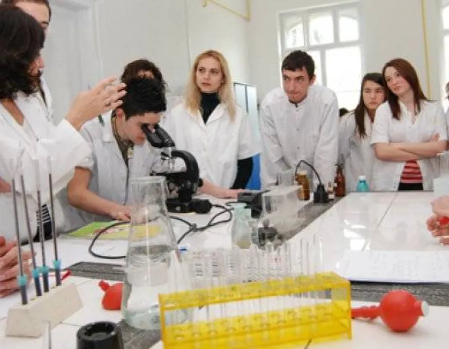 Foto Pentru şpăgile date de studenţii de la Medicină, pacienţii ajung să plătească cu viaţa