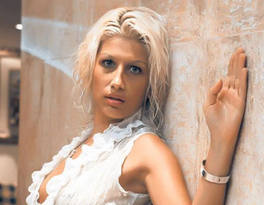 Foto România LOR/MUISTA angajată de Șova la CNADNR ia 1000 de EURO pe lună și a pontat 7 zile tot anul! FOTO+VIDEO