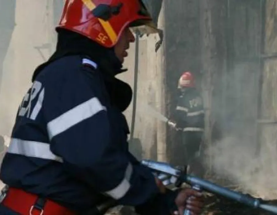 Foto TRAGEDIE în Dolj. Un bărbat şi-a incendiat soţia şi cele două fiice