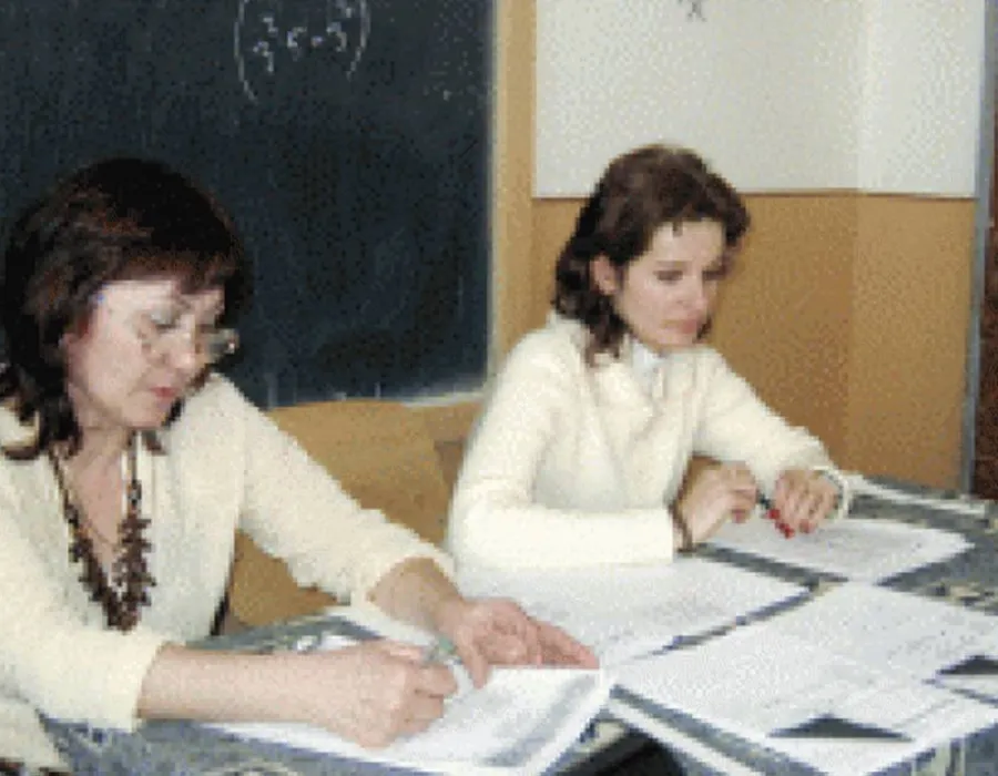 Foto Cadrele didactice primesc statut de poliţişti