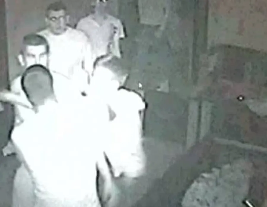 Foto VIDEO / DJ bătut de un BODYGUARD deoarece nu a vrut să pună manele