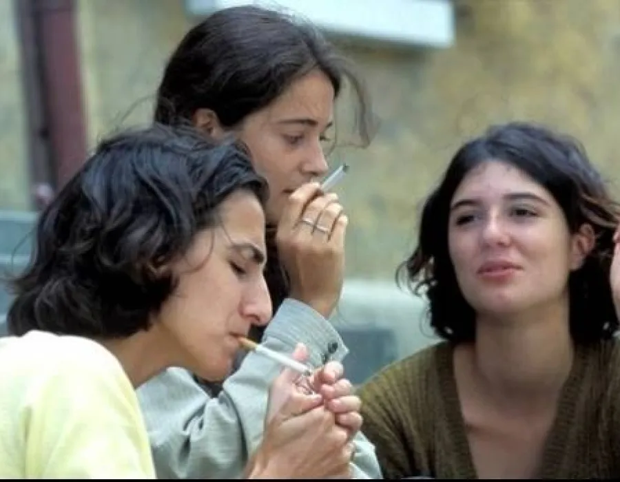 Foto Elev băgat în spital de un coleg pentru o ţigară VIDEO