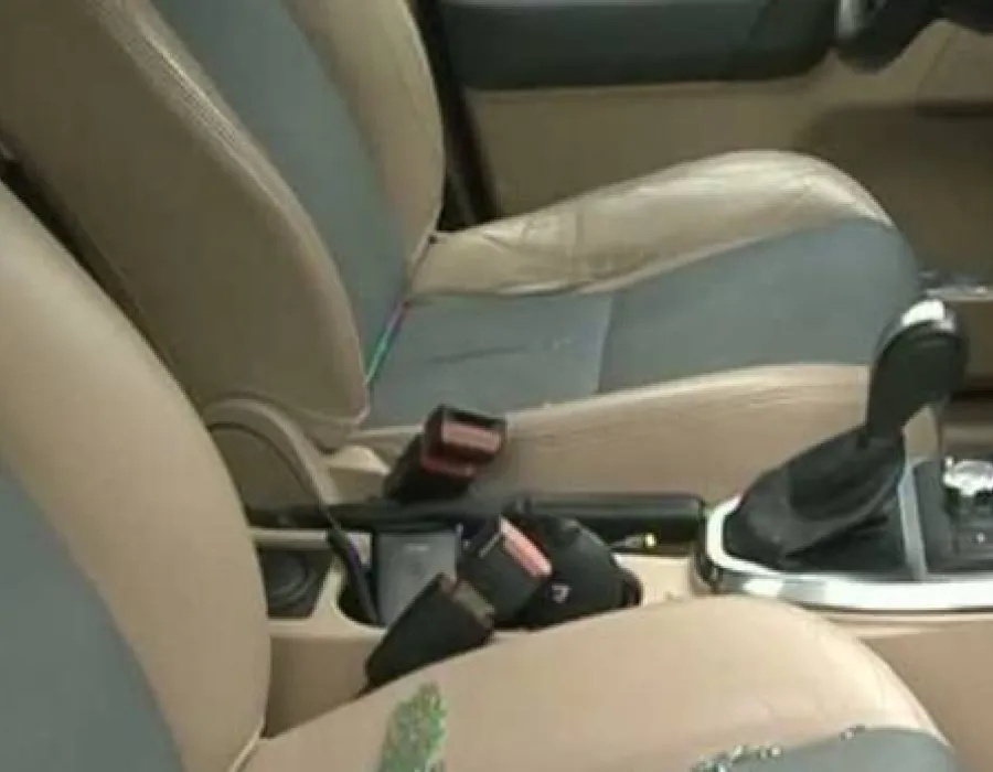 Foto Infractor la 16 ani: Un adolescent din Craiova a furat un pistol