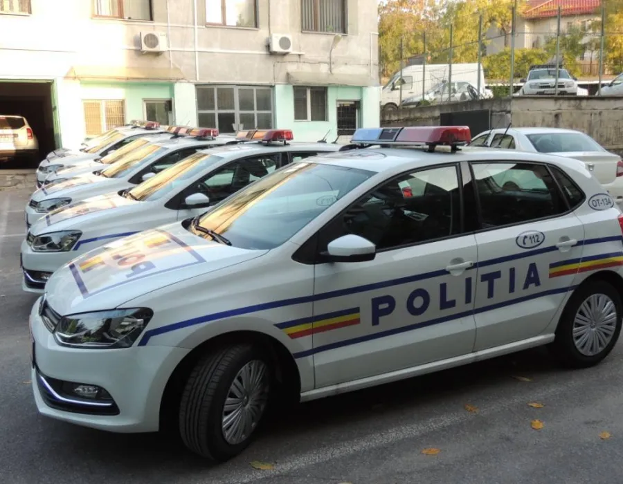 Foto Maşini cu girofar pentru Poliţia Rutieră
