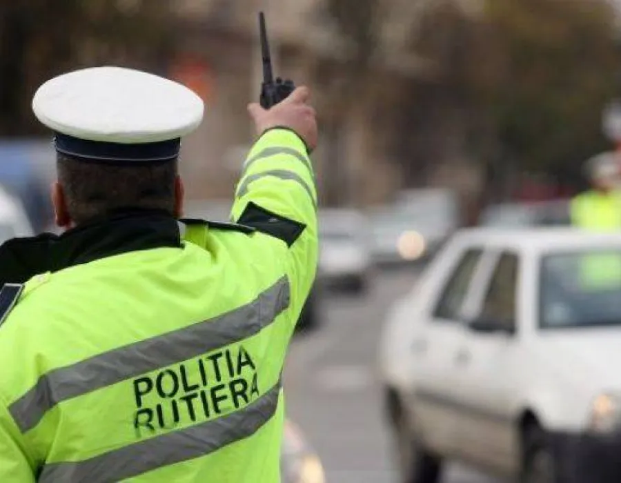 Foto Cum îţi poţi recupera permisul de conducere în instanţă: unde pot greşi poliţiştii atunci când te trag pe dreapta