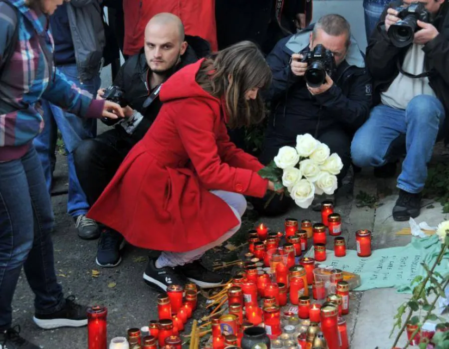Foto Rock şi foc. Despre cei care au PIERIT. Despre cei care, să dea Domnul, vor TRĂI