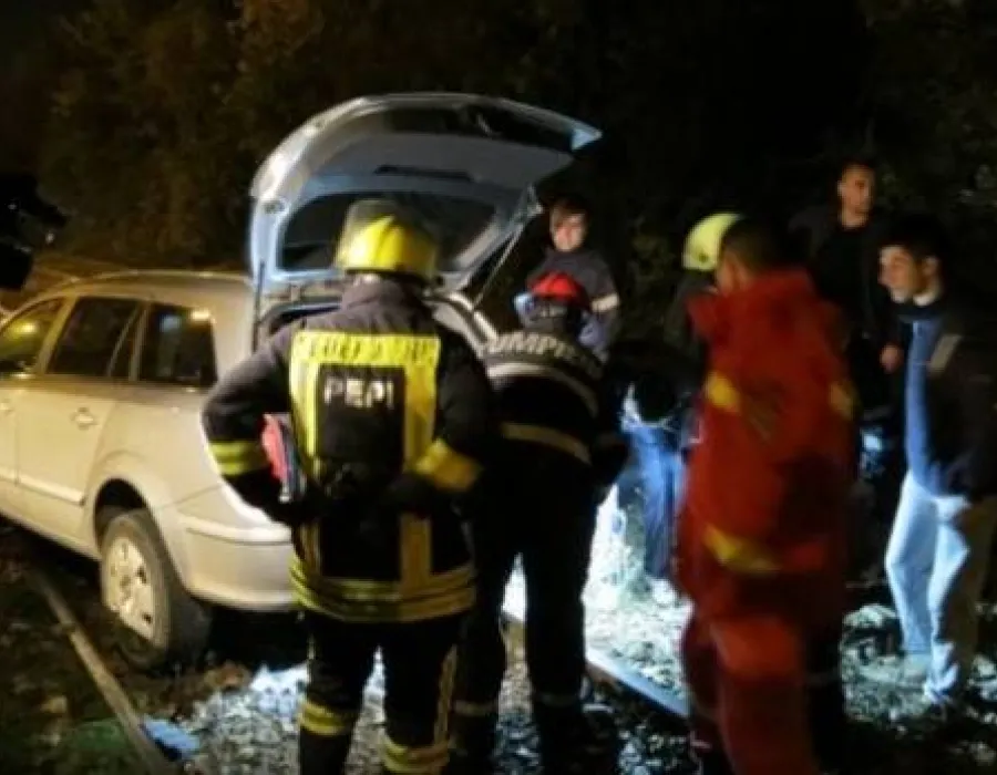 Foto Accident MORTAL pe DN7. Două autoturisme şi un microbuz, implicate
