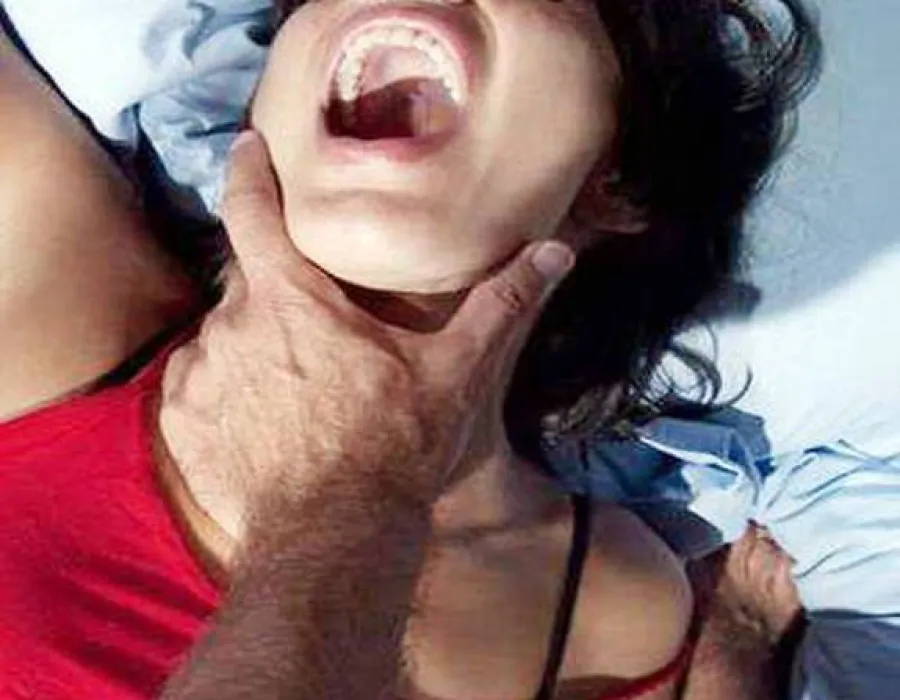 Foto AVIZ AMATORILOR: Cât l-a costat violul pe un tânăr din Râmnicu Vâlcea!?!