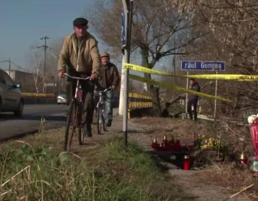 Foto Nimeni nu raspunde pentru groapa care l-a ucis pe tanarul de 21 de ani din Olt. "L-am sunat pe primar, facea perfuzii"