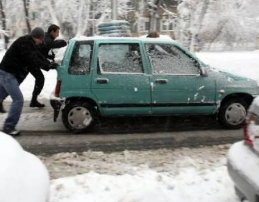 Foto Cum să conduci pe timp de iarnă. SFATURI care îţi pot SALVA VIAŢA