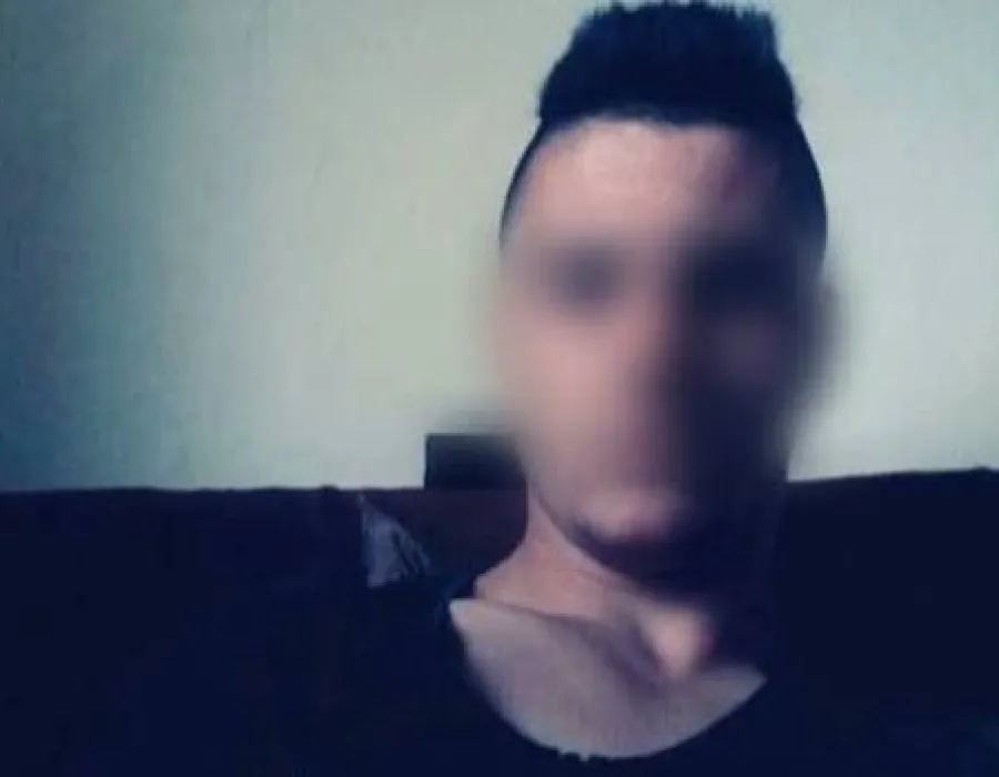 Foto Un adolescent A UCIS un bătrân pentru un telefon mobil. Criminalul a înjunghiat şi o fetiţă de 12 ani