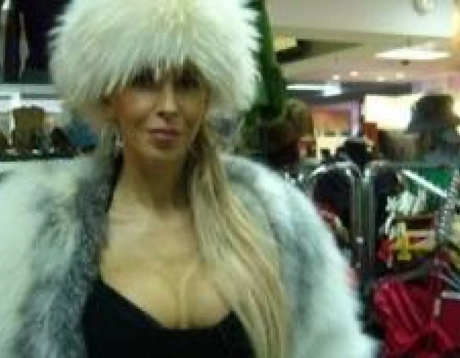 Foto Avocata afaceristului Dinel Staicu şi-a pus silicoane din banii furaţi: Răducan, condamnată la 2 ani şi 5 luni de închisoare cu suspendare