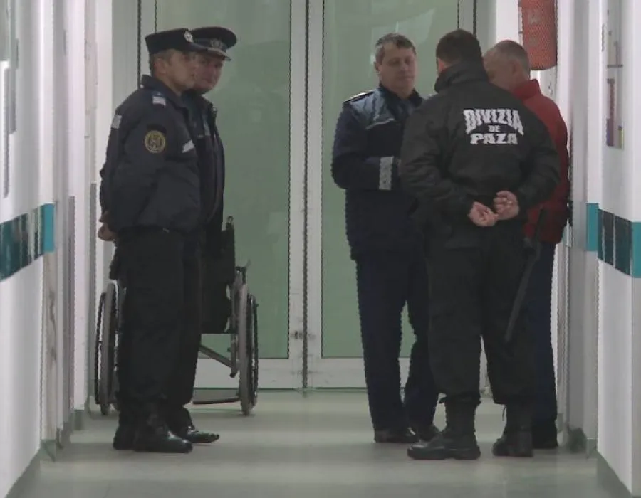 Foto VIDEO / Rudele unui pacient susţin că a fost bătut în spital