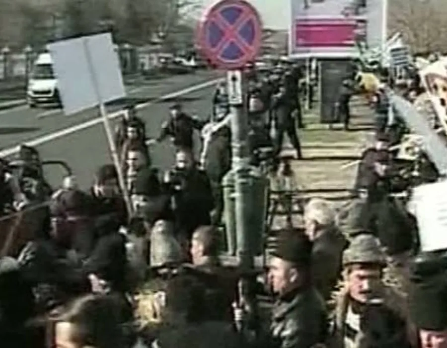 Foto VIDEO / Guvernul AMÂNĂ prin ordonanţă de urgenţă aplicarea prevederilor contestate de ciobani
