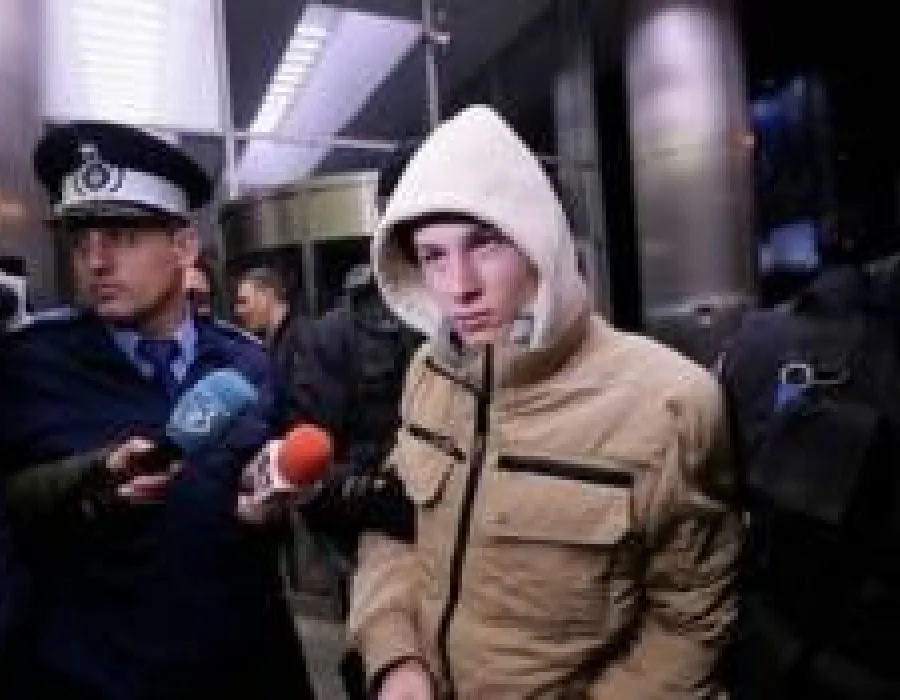 Foto Jihadistul de la Craiova este ţinut din scurt de părinţi. Mama băiatului e nevoită să-şi sedeze copilul pentru a-l face să nu mai vorbească de Allah şi de Coran