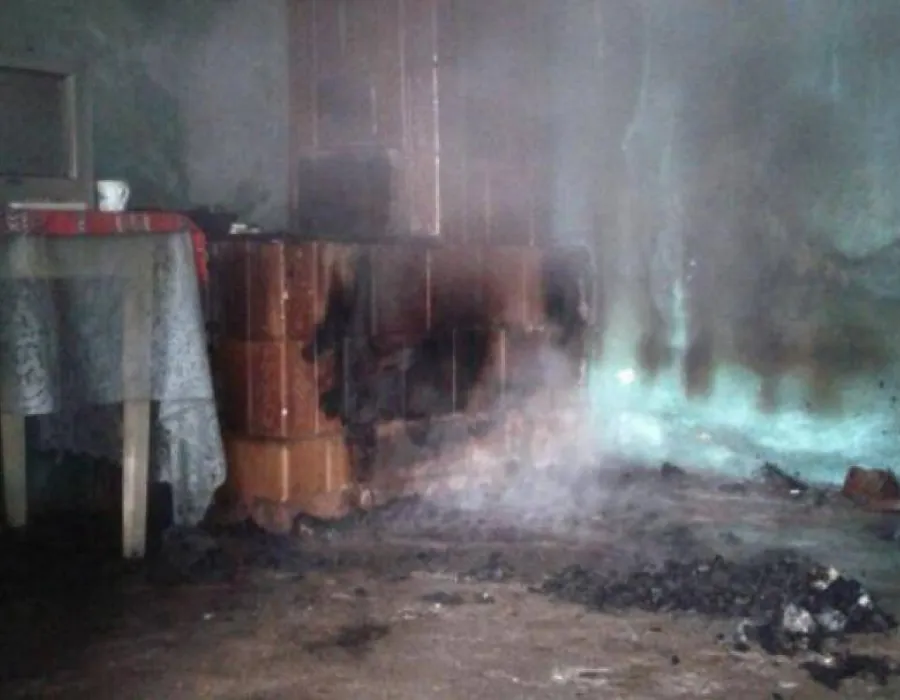 Foto Bărbat de 63 de ani, mort în incendiu la Dobrosloveni. Mobilierul a luat foc de la o ţigară uitată aprinsă