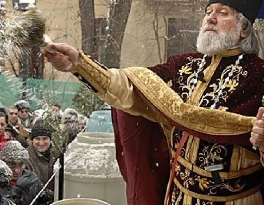 Foto BOBOTEAZA: Tradiţii, obiceiuri şi superstiţii de Botezul Domnului VIDEO
