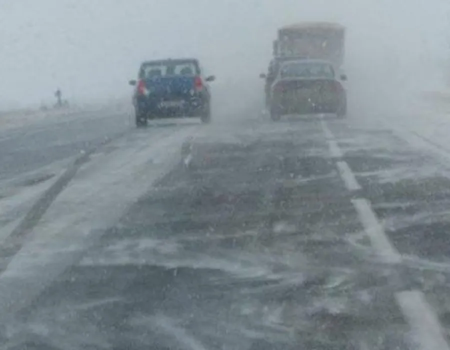 Foto CNADNR: Drumurile cu polei ar putea fi închise