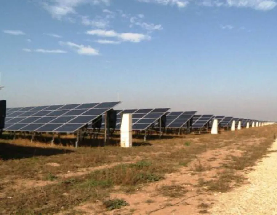 Foto Doar un singur angajat la parcul fovoltaic de la Turburea, la construcţia căruia 100 de oameni au fost prinşi muncind la negru