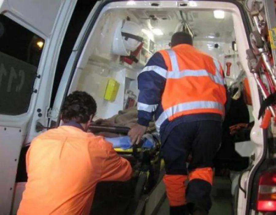 Foto Accident de muncă mortal la Corabia. Un angajat al unei firme care executa lucrări pentru un operator de telefonie a căzut de pe un stâlp