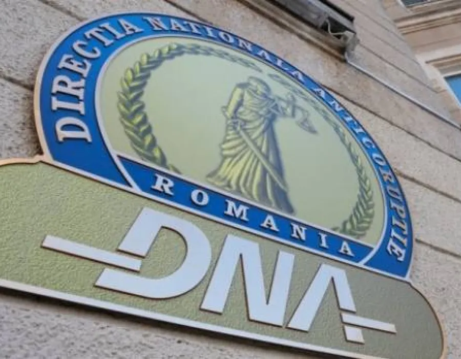 Foto DOSAR LA DNA în cazul cărţilor scrise de deţinuţi. Profesorii, suspectaţi de "favorizarea făptuitorului"