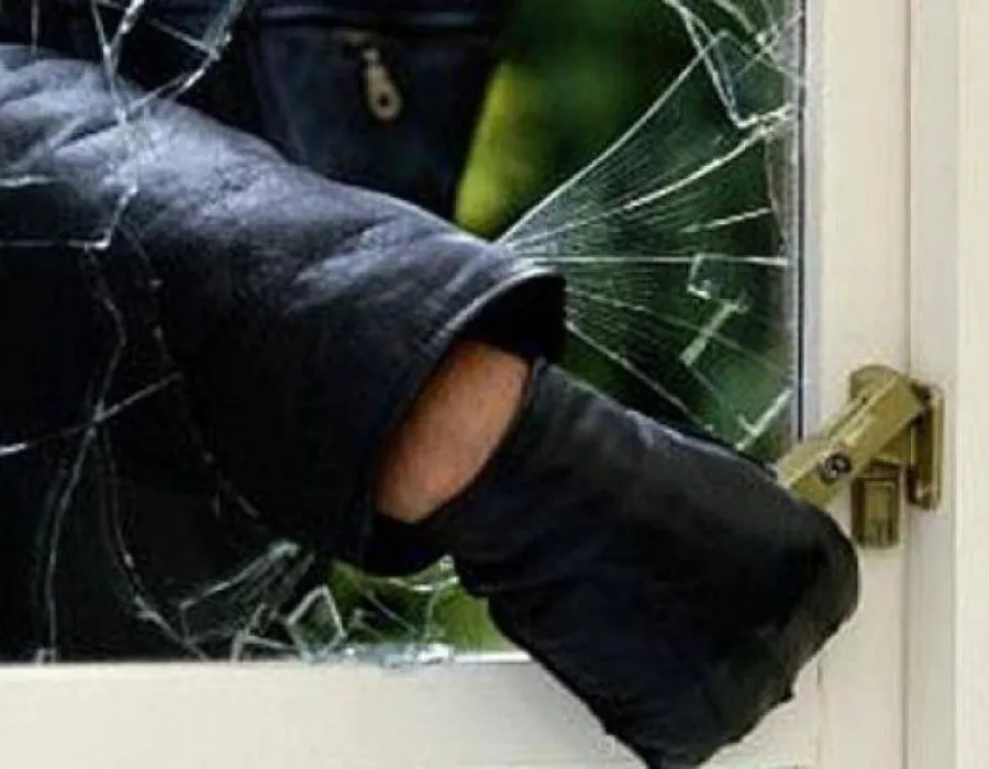 Foto Locuinţa unei avocate din Târgu Jiu a fost jefuită. Hoţii au găsit o adevărată comoară