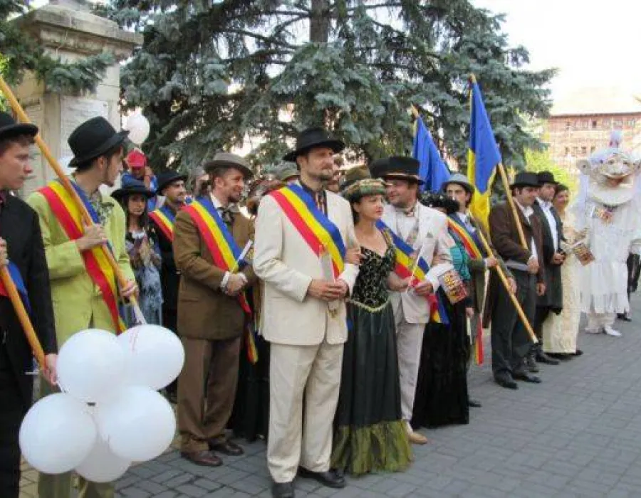 Foto Prejudiciu de aproape 69 000 de lei la Teatrul "Ariel". Instituţia a dat-o în judecată pe fosta directoare, pentru a recupera banii