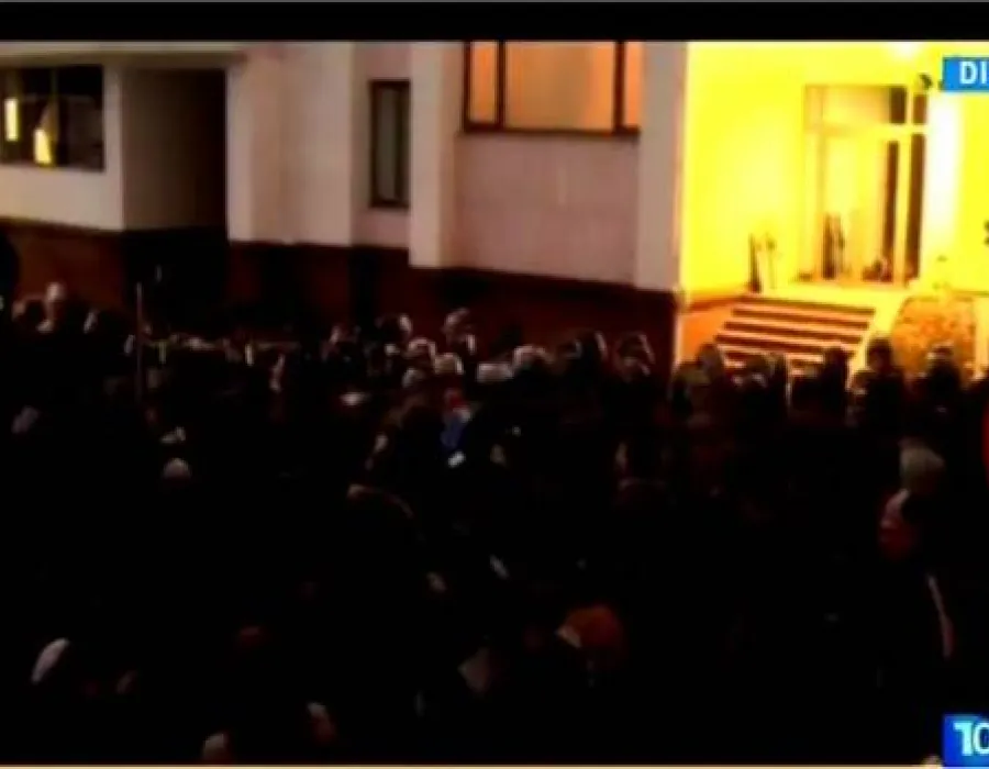 Foto Protestul de la Chișinău și-a pierdut din intensitate. Manifestanții au început să plece, dar promit să revină - VIDEO