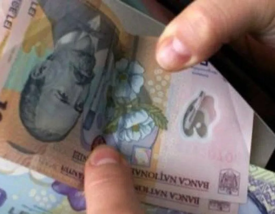 Foto Atenţie! Bancnote falsificate foarte bine făcute au invadat piaţa. Cum le recunoşti - GALERIE FOTO