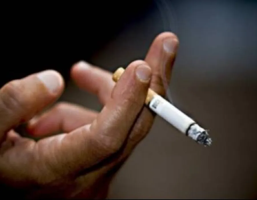 Foto Legea care interzice FUMATUL în spaţii publice închise, dezbătută la CCR