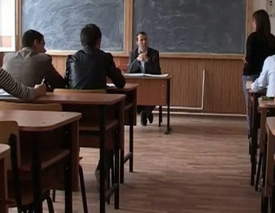 Foto Elevii intră în VACANŢĂ. Vezi când încep SIMULĂRILE şi TEZELE din semestrul II