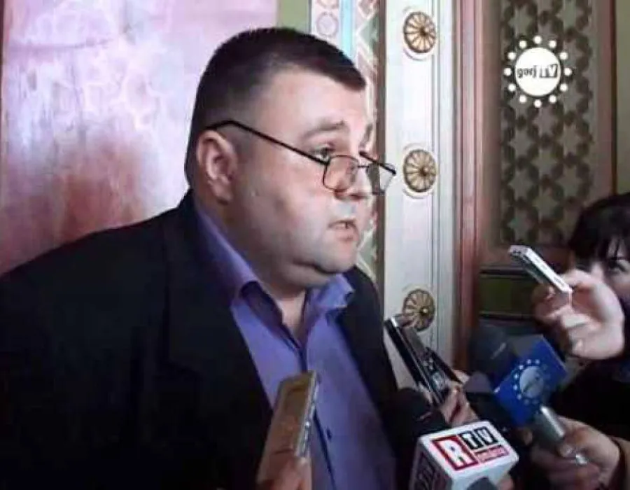 Foto Protecția Consumatorului Gorj, instituție de stat sau afacere de familie? Familia Giurcău, monopol pe metale și pietre prețioase