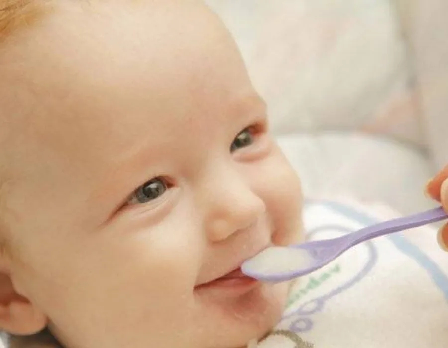Foto VIDEO / Mămicile, speriate de bacteria ucigaşă. Ce le recomandă medicii părinţilor