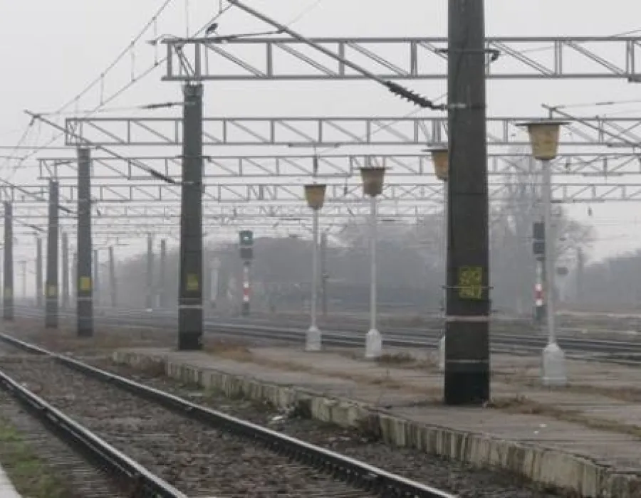 Foto Accident feroviar grav în Olt. O femeie a murit după ce maşina în care se afla a fost lovită de tren