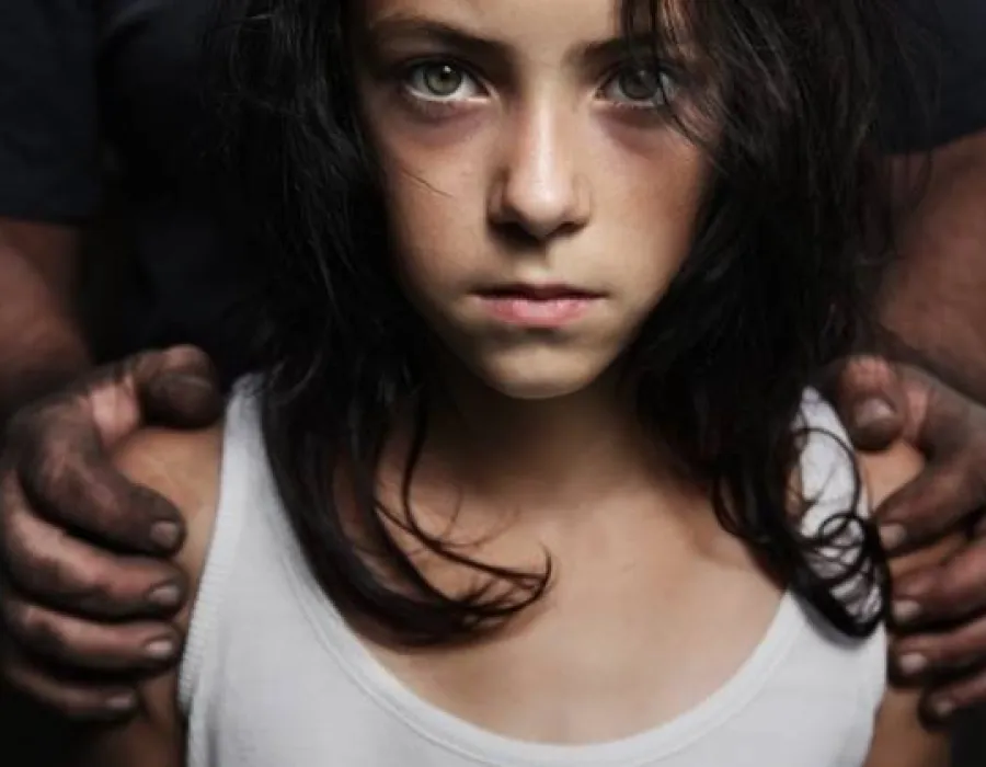 Foto De ce cred românii că bătaia e ruptă din rai. Datele care arată imaginea reală a violenţei asupra copiilor