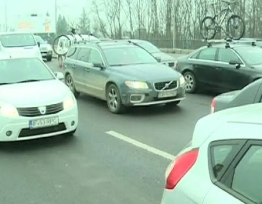 Foto Scene şocante în trafic, scandal cu pistoale. Un bărbat a ajuns la spital