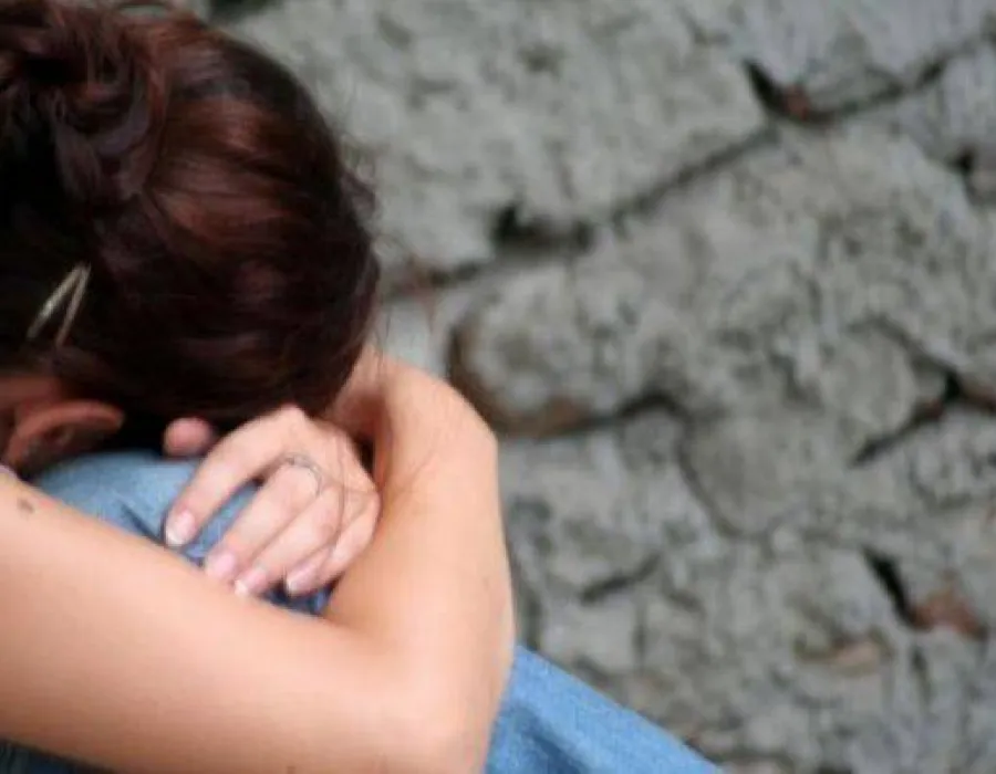 Foto Un tânăr de 23 de ani, arestat după ce a încercat să violeze o fată de 16 ani