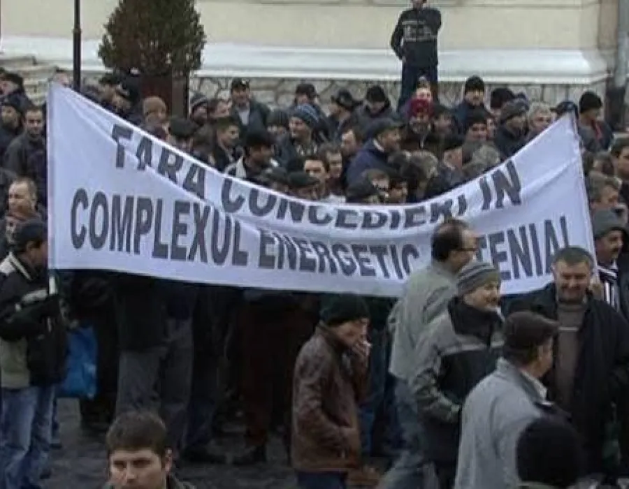 Foto Minerii, din nou în stradă. 10.000 de oameni sunt chemaţi să protesteze la Târgu Jiu